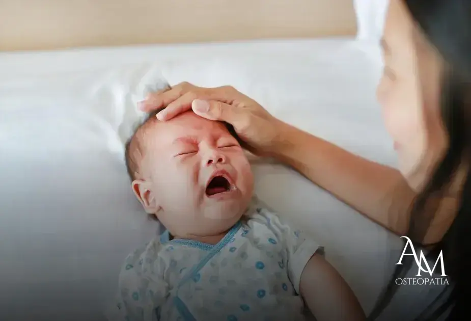 porque bebê chora dormindo